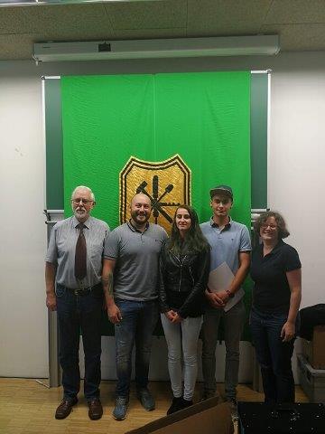 Unsere Besten mit Innungsmeister St. Herrn Siefried Seidl, Lehrlingswart Herrn Reinhard Bauer und Berufsschullehrerin Frau Johanna Schweiger