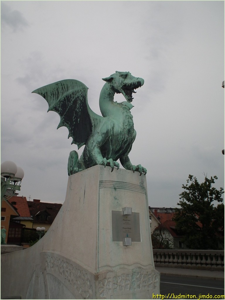 Le Dragon, terrassé par Saint Georges selon la légende.