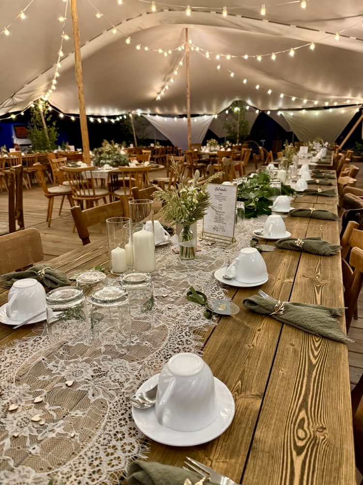 Mietequipment, Würzburg, Tisch, Stühle, Verleihservice, mieten, leihen, ausleihen, Hochzeit, freie Trauung, Aschaffenburg, Schweinfurt, Nürnberg, Rothenburg, Fulda, Event, Unterfranken, Franken, Bayern, Dielentisch,Scheunenhochzeit,Zelthochzeit, Crossback