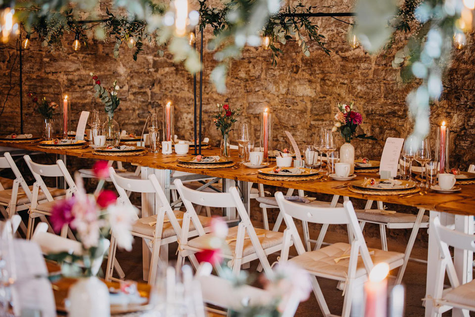 Mietequipment, Würzburg, Tisch, Stühle, Verleihservice, mieten, leihen, ausleihen, Hochzeit, freie Trauung, Aschaffenburg, Schweinfurt, Nürnberg, Rothenburg, Fulda, Geburtstag, Event, Unterfranken, Franken, Bayern, Klappstühle, Holzstühle, Zelthochzeit