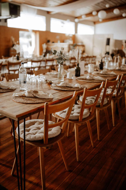 Mietmöbel, Würzburg, Tisch, Stühle, Verleihservice, mieten, leihen, ausleihen, Hochzeit, freie Trauung, Aschaffenburg, Schweinfurt, Nürnberg, Rothenburg, Fulda, Event, Unterfranken, Franken, Bayern, Vintagestühle, Sitzkissen, Holzstühle, Zelthochzeit