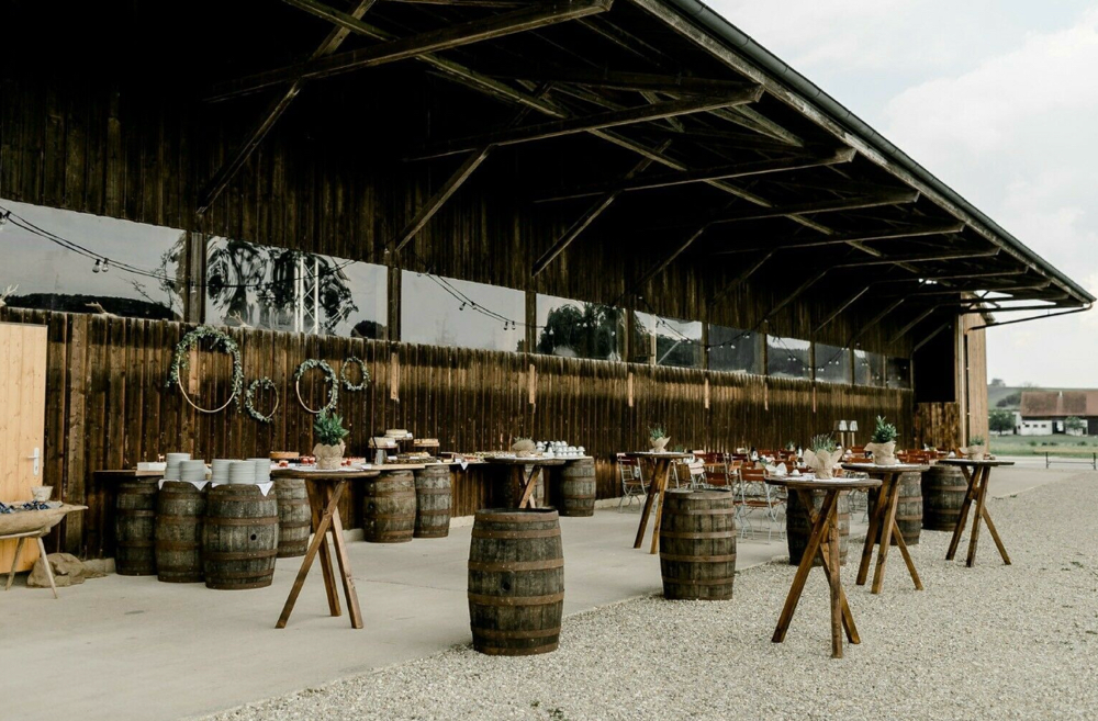 Mietmöbel, Würzburg, Tisch, Stühle, Verleihservice, mieten, leihen, ausleihen, Hochzeit, freie Trauung, Aschaffenburg, Schweinfurt, Nürnberg, Rothenburg, Fulda, Event, Unterfranken, Franken, Bayern, Stehtische, Holzstehtisch, Zelthochzeit,Scheunenhochzeit