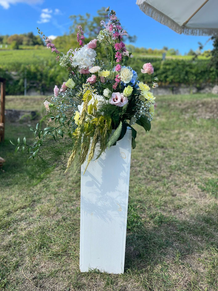 Mietmöbel, Würzburg, Tisch, Stühle, Verleihservice, mieten, leihen, ausleihen, Hochzeit, freie Trauung, Aschaffenburg, Schweinfurt, Nürnberg, Rothenburg, Fulda, Event, Unterfranken, Franken, Bayern, Hochzeitsdeko, Dekosäulen mieten, Zelthochzeit