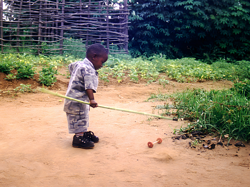The Gambia: Radtreiben: Holz, Bambus