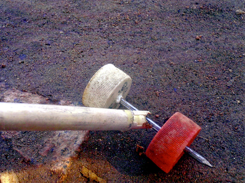 Madagaskar: Radtreiben - Holz, Nagel, PET-Schraubverschlüsse