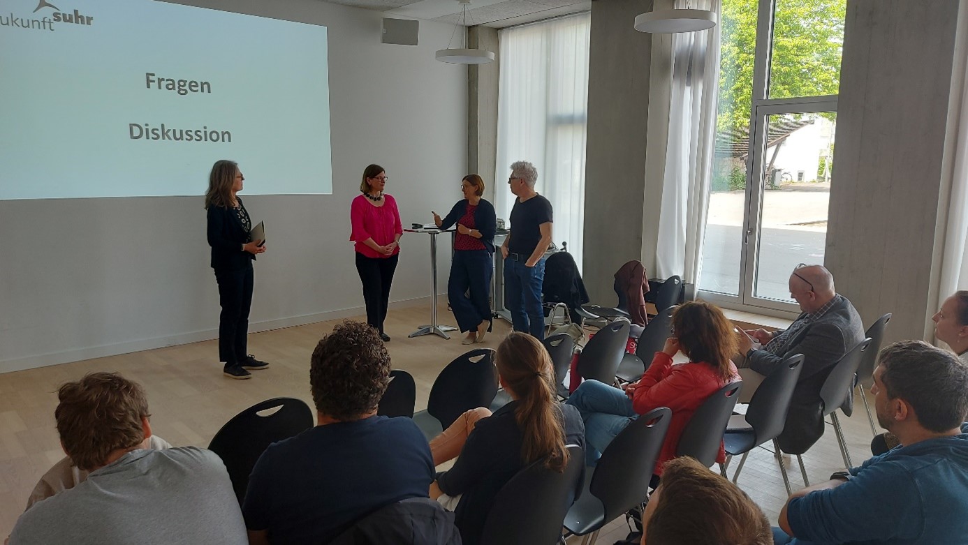 Veronika Rickhaus leitet die Schlussrunde mit Franziska Graf-Bruppacher, Susanne Stern und Oliver Krähenbühl