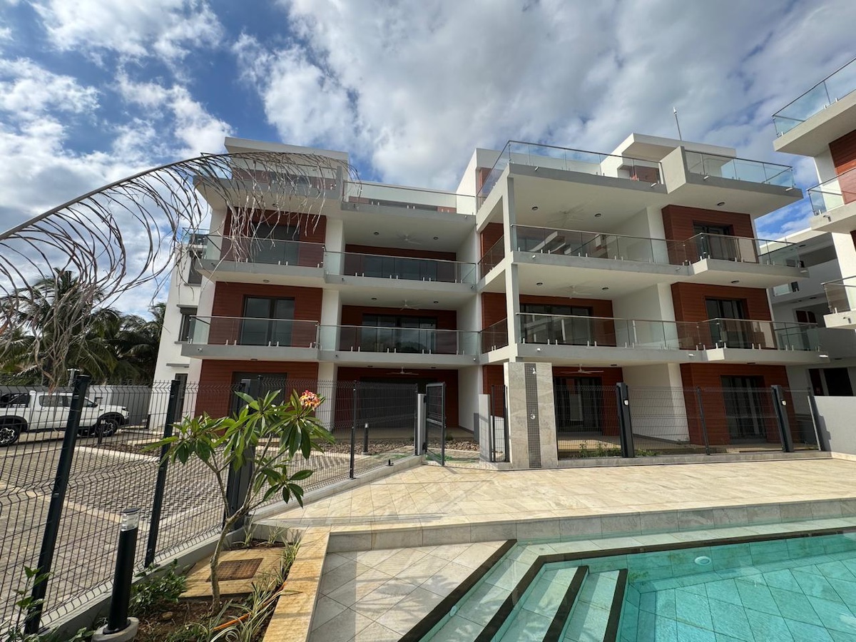 nouvelle résidence SAMUDRA d'appartements et penthouses livrés Ground +2 R+2 à TROU AUX BICHES plage à pied nord Île Maurice par JINVESTY ILE MAURICE