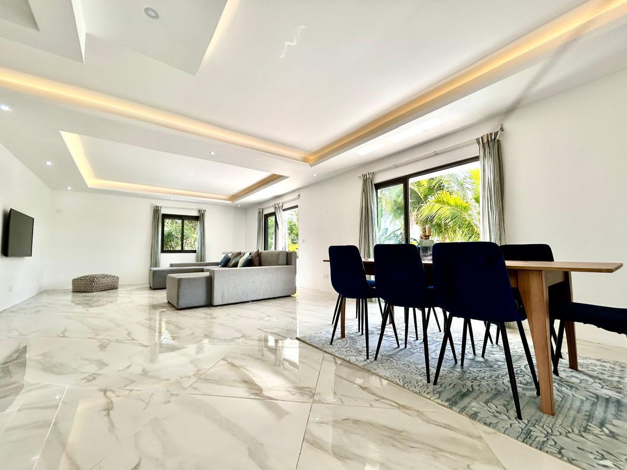 JINVESTY Île Maurice presents a furnished 3-bedroom villa with an office and private pool for sale in Mont Choisy, reserved exclusively for Mauritian citizens.