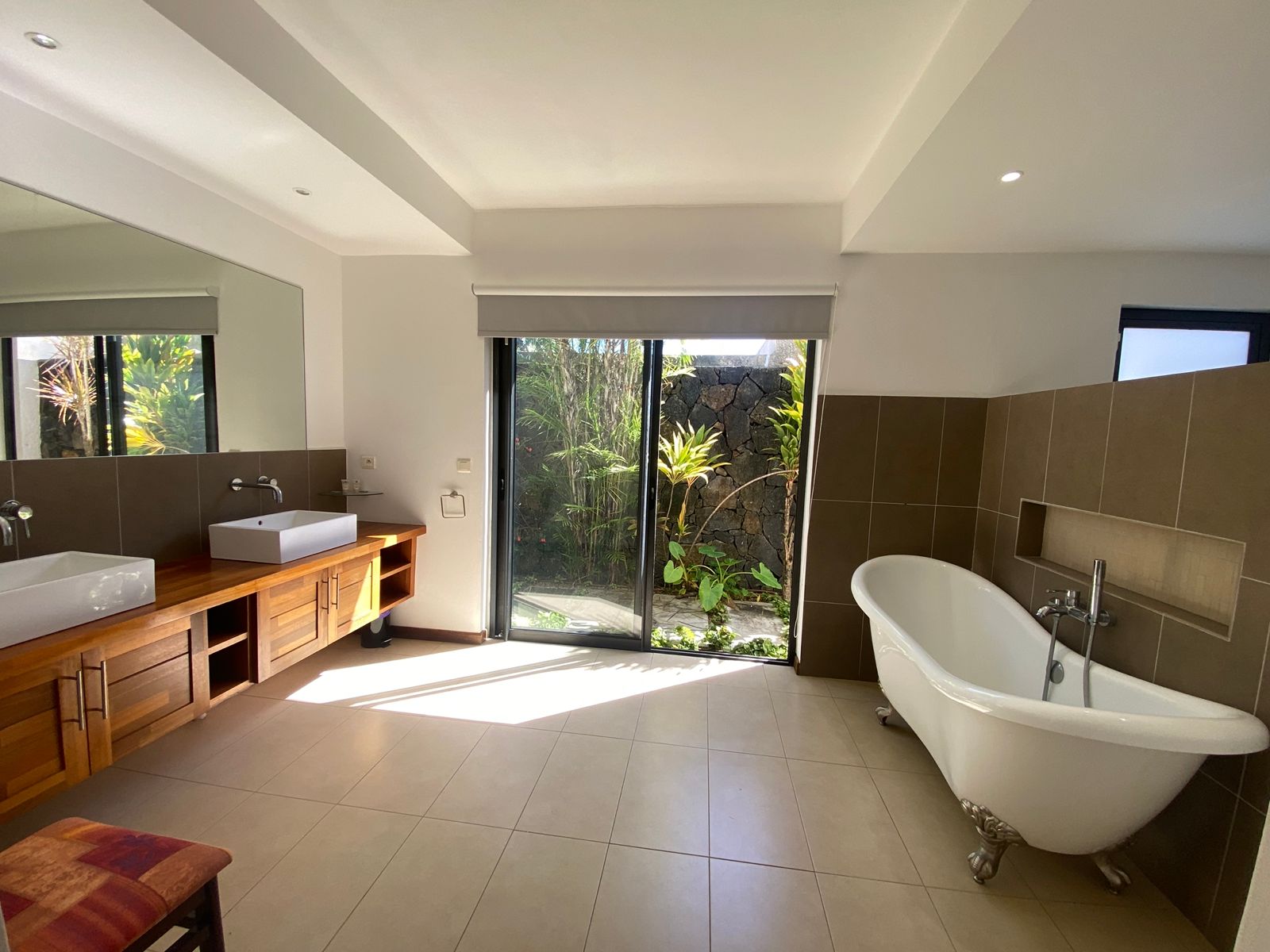 Villa à vendre de 3 chambres avec piscine et kiosque, entièrement meublée à l'île Maurice, proposée par JINVESTY Île Maurice