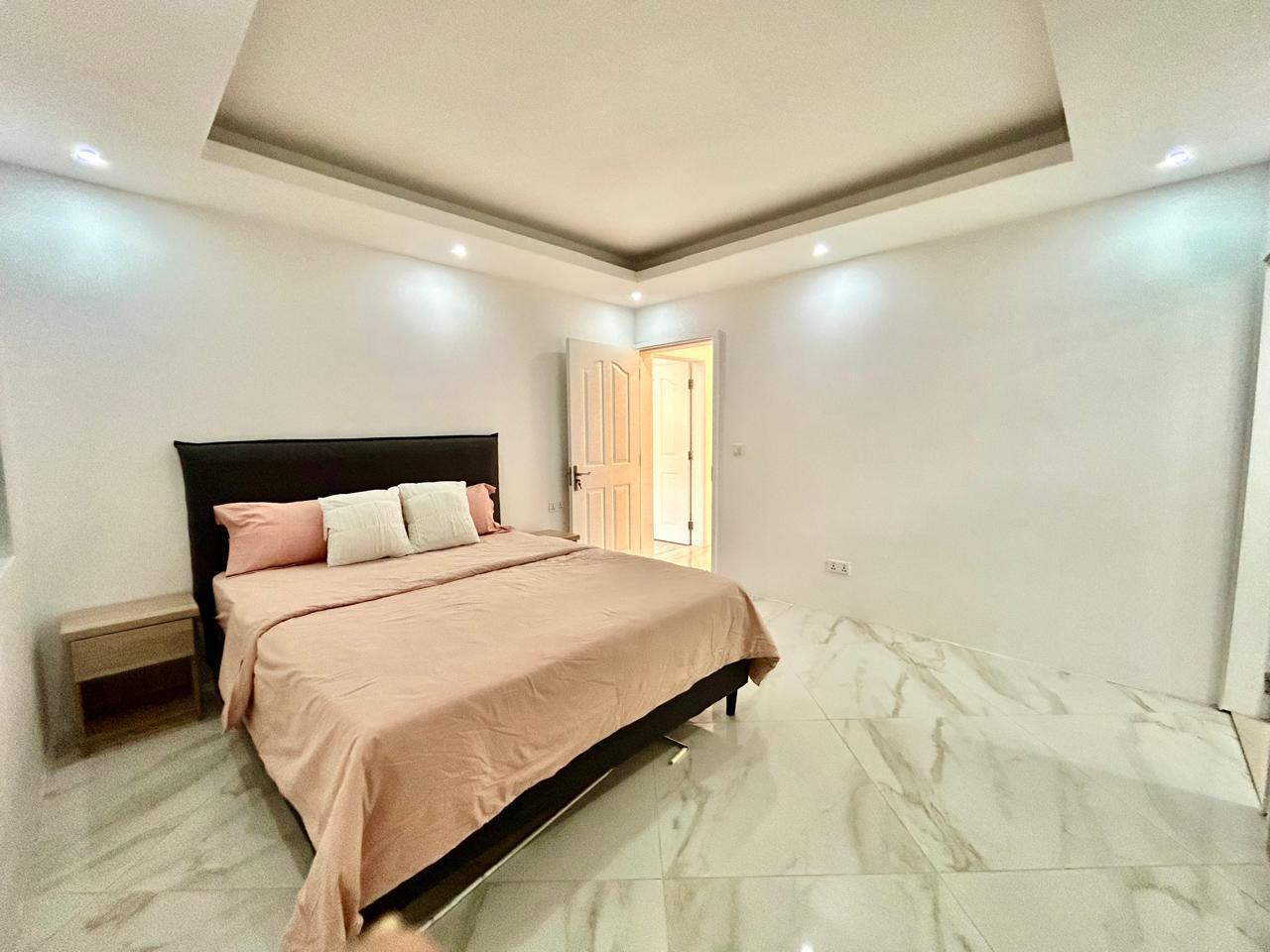 Luxury villa for long-term rent in Mont Choisy, set on 1000 m² with a large swimming pool. Comfort, tranquility, and prime location near the golf course and the beach. Rare opportunity – don’t miss out with JINVESTY Mauritius