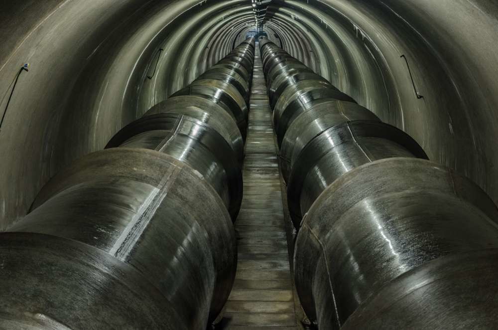 Foto einer Führung durch den Staudamm (Trinkwasserversorgung) der Wiehltalsperre