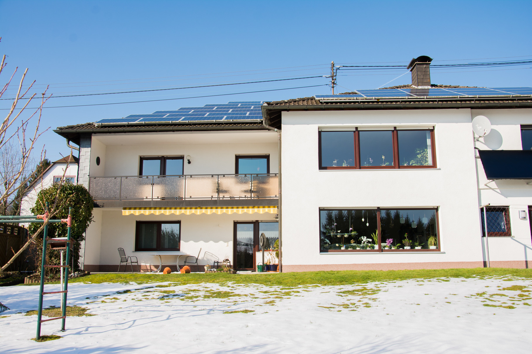 Winter-Hausansicht