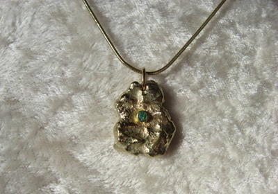 585-Gelbgold-Nugget, Smaragd