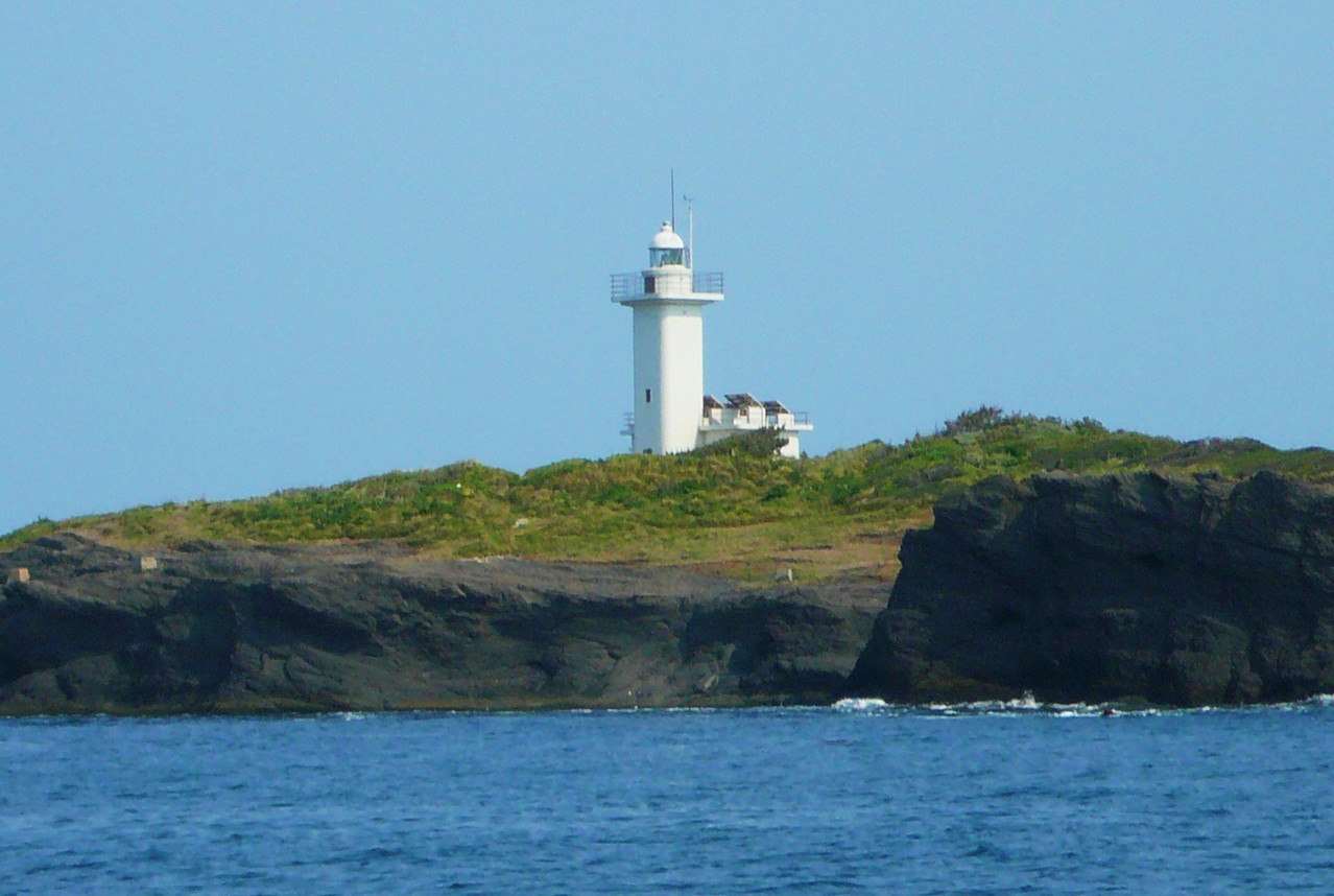 対馬最北端 三ッ島灯台　日本最西端 三ッ島灯台