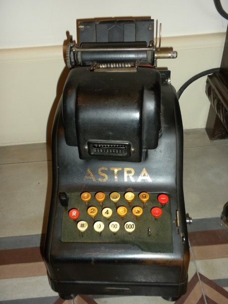 Antica calcolatrice "ASTRA" Primi '9000