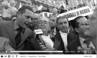 A fianco del Presidente Maurizio De Tilla, sullo scalone della Cassazione