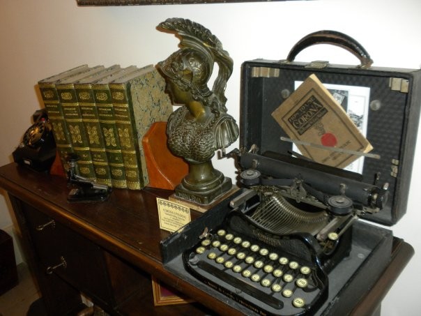 CORONA 3 FOLDING “ Standard Folding Typewriter “ ( “ chiudibile “) Rose Typewriter Company of New Tork Primo modello di macchina da scrivere portatile Groton, New Jork - U.S.A. 1901