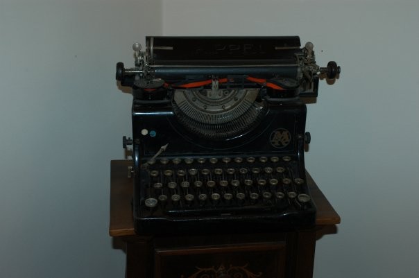 Macchina da scrivere cecosalovacca. Il mio pezzo "N.1" Comprata nei pressi del Cimitero Ebraico di Praga
