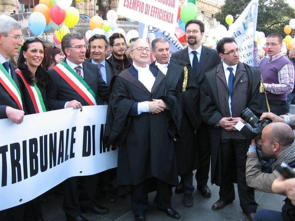 A fianco dell'Avv. Maurizio De Tilla, Presidente nazionale dell'OUA