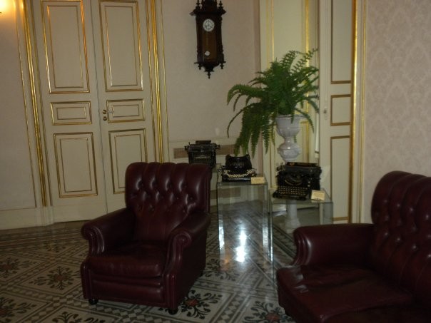 La collezione - musealizzazione Espositori in vetro - sala riunione