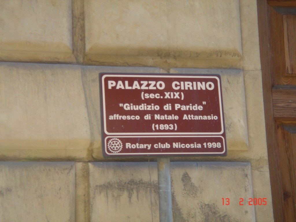 Segnale turistico con indicazione degli affreschi (Rotary 1998): Palazzo Cirino - Via Fratelli Testa, 53 - Nicosia