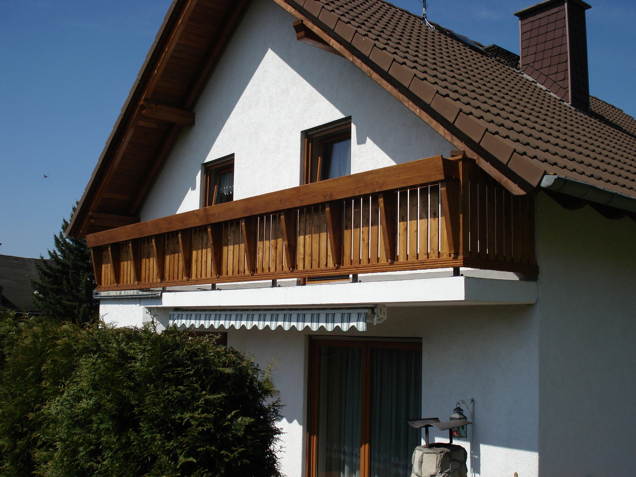 Balkon mit geraden Elementen