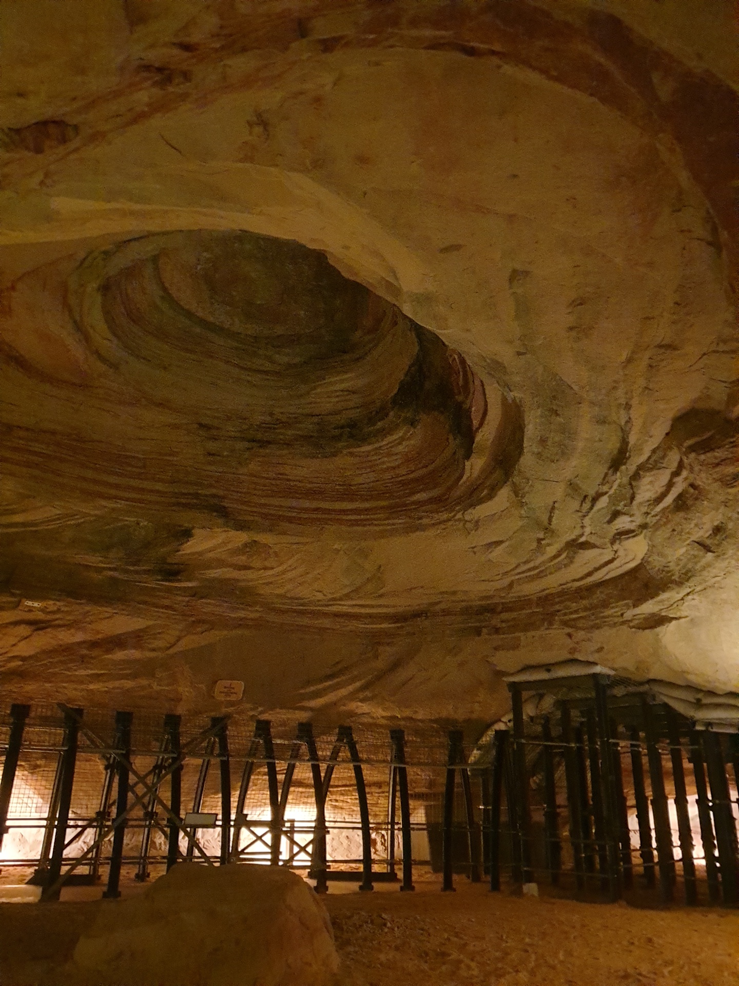 Sandsteinhöhle im Thronsaal