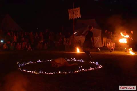 Feuershow Mainz ist in langjähriger Entwicklung und Vorbereitung entstanden. Die einzelnen Showelemente sind präzise mit der Musik abgestimmt und garantieren eine ausgefallenen und ausgefeilte Choreographie der Spitzenklasse die seines gleichen sucht.