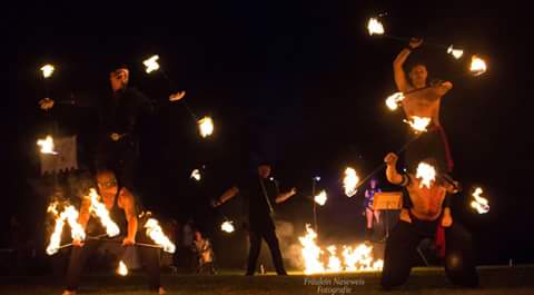 Feuershow Passau,  Feuershow für Geburtstag Passau, Feuershow für Hochzeit Passau, Feuershow für Firmenevent Passau, Feuershow Passau,  Feuershow als Soloshow und Paarshow Passau, Feuershow Indoor und Outdoor Passau, Feuershow Passau und Umgebung