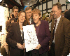 Schnellzeichner in der Region Nürnberg auch als Karikaturist buchbar und immer ein Erlebnis. Er hatte Sie schon alle, Angela Merkel, Friedrich Merz, Rusi Assauer, Günther Netzer, Thomas Gottschalk, Paul Breitner und er geht ein und aus und kennt jeden.