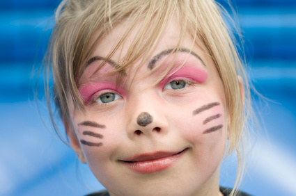 Kinderschminken Bielefeld und auch die Glitzer Tattos werden mit dermatologisch getesteten Farben durchgeführt und begeistert ihre Gäste auf höchsten Niveau mit Luftballonmodellage und Luftballontiere , Kinderschminken Bielefeld ein Erlebnis         