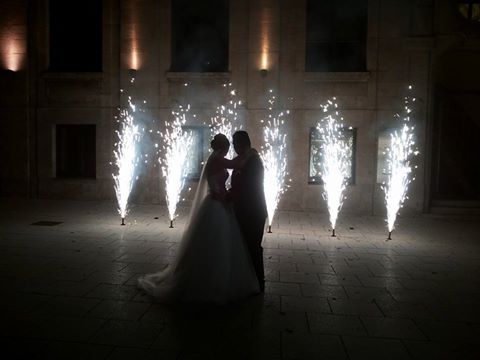 Feuershow für die Region Augsburg macht Ihre  Gäste sehr zufrieden bei Geburtstagen und Hochzeit aber auch bei Ihrem Sommerfest. Erwarten Sie das unmöglich Feuerscenario das alles was Sie kennen sprengen wird. Begeisterung der Spitzenklasse ist garantiert