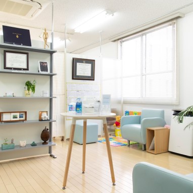 Interior of Dr. Ban Chiropractic clinic in Honmachi, Osaka.