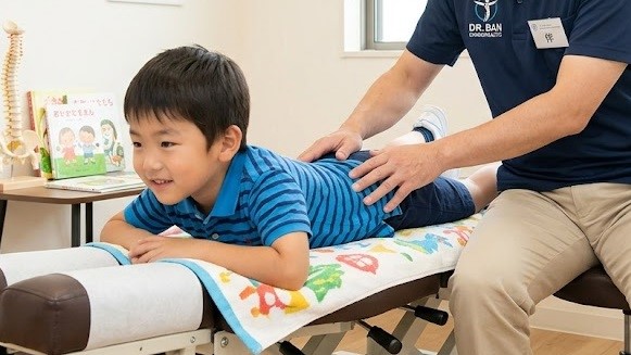 学校健診のモアレ検査で「側弯症」と言われたら？小中高別の原因と、当院の3次元アプローチ（シュロス法との共通点）