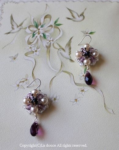 ヴィンテージパールと紫・黒のお花ピアス