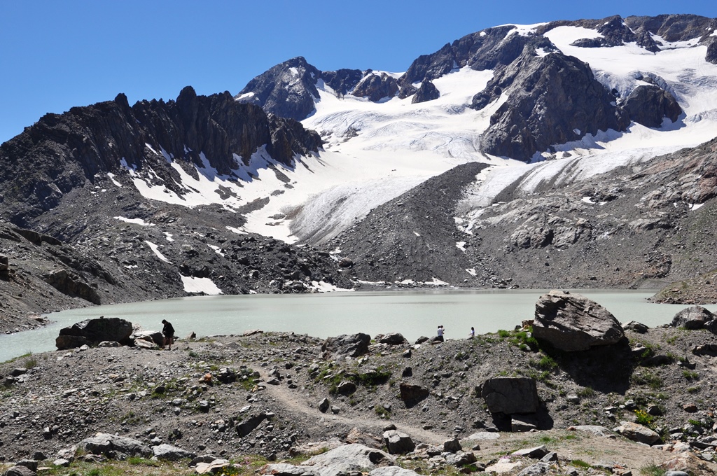 Lac du glacier d'arsine. 2455m.