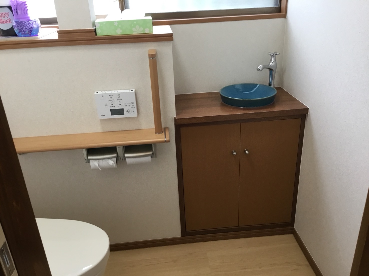 ﾄｲﾚに手洗い付きｶｳﾝﾀｰをつけました。中井町K邸