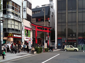 鶴岡八幡宮 鎌倉駅前 鳥居