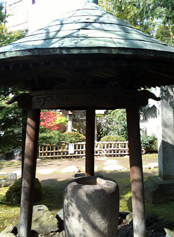 三囲神社 手水鉢