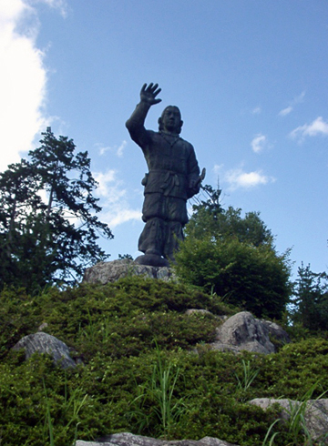 三峯神社 日本武尊銅像