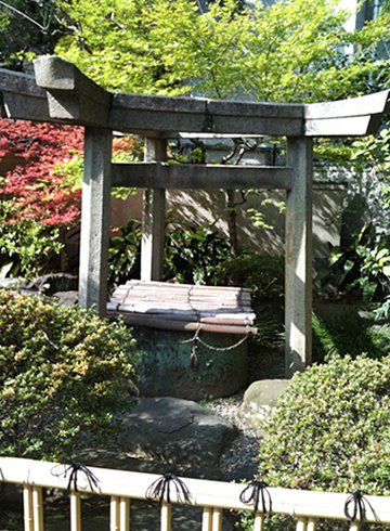 三囲神社 三柱鳥居