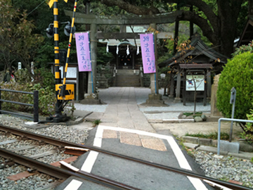 御霊神社 踏切