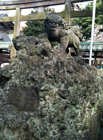 牛嶋神社 獅子山