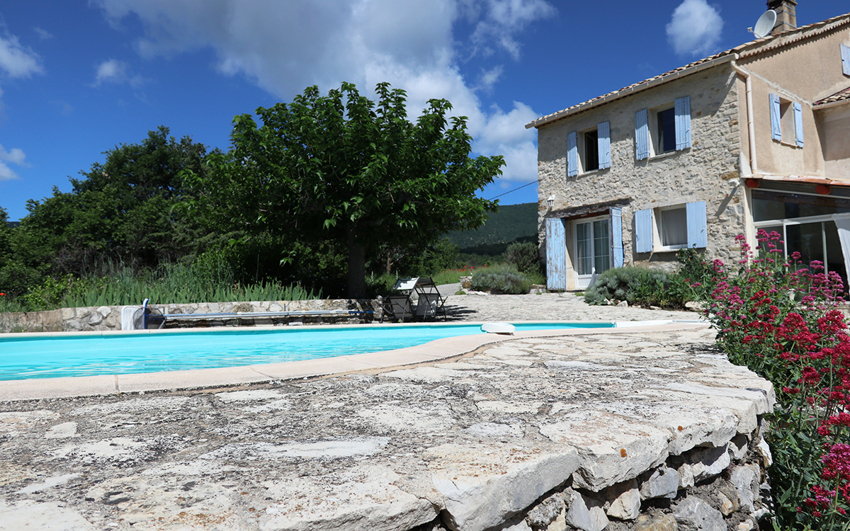 Maison côté piscine