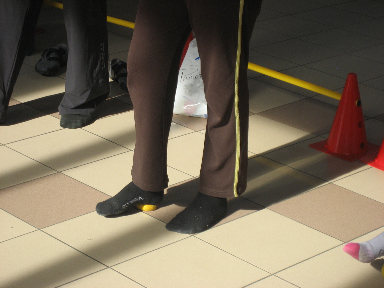 le pied roule dessus du talon jusqu'aux orteils
