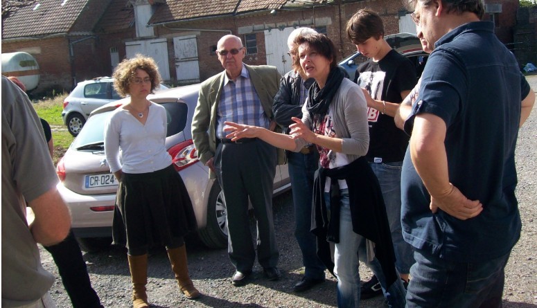 Lise joue son rôle d'hôtesse d'accueil