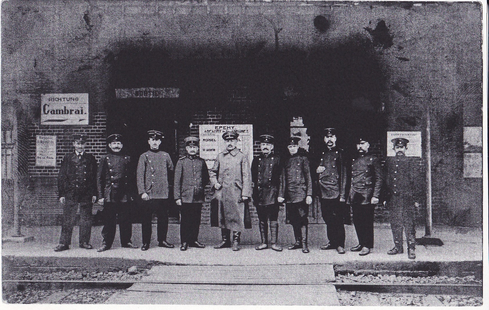 le personnel allemand de la gare d'Epehy. On comprend l'importance de cette gare à cette époque !