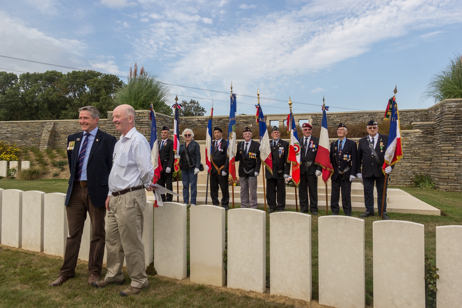Un britannique et un Tasmanien apprécient cette cérémonie en l'honneur de leurs ancêtres