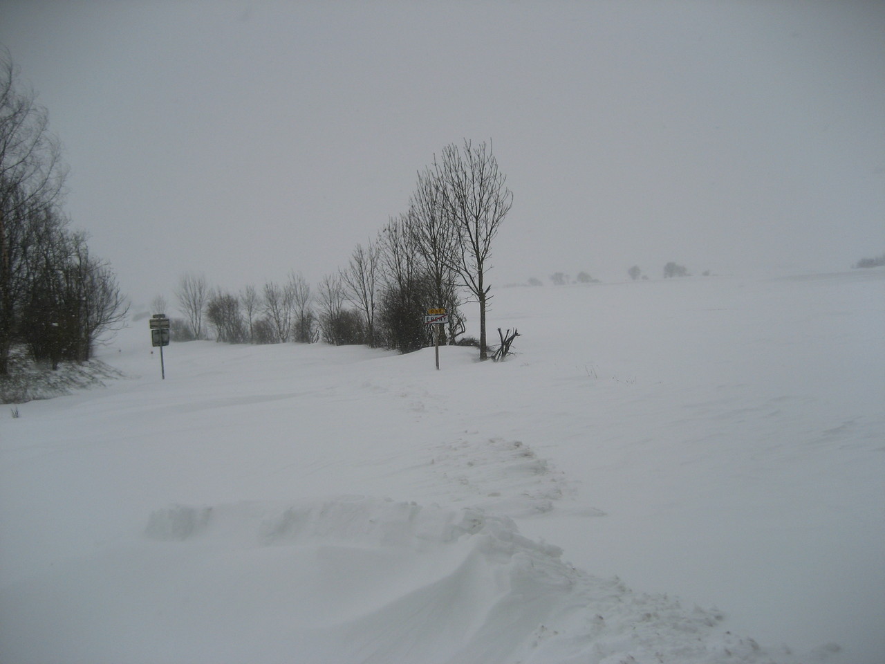 La route d'Heudicourt est bouchée