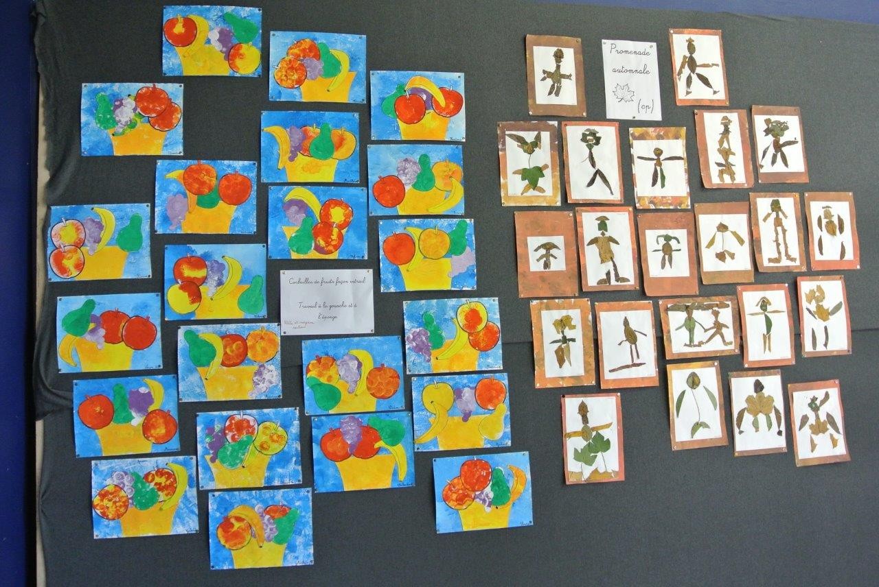 Les enfants des écoles avaient aussi travaillé pour l'expo et accroché leurs oeuvres sur la scène. Ici  celles de la petite et de la moyennes section